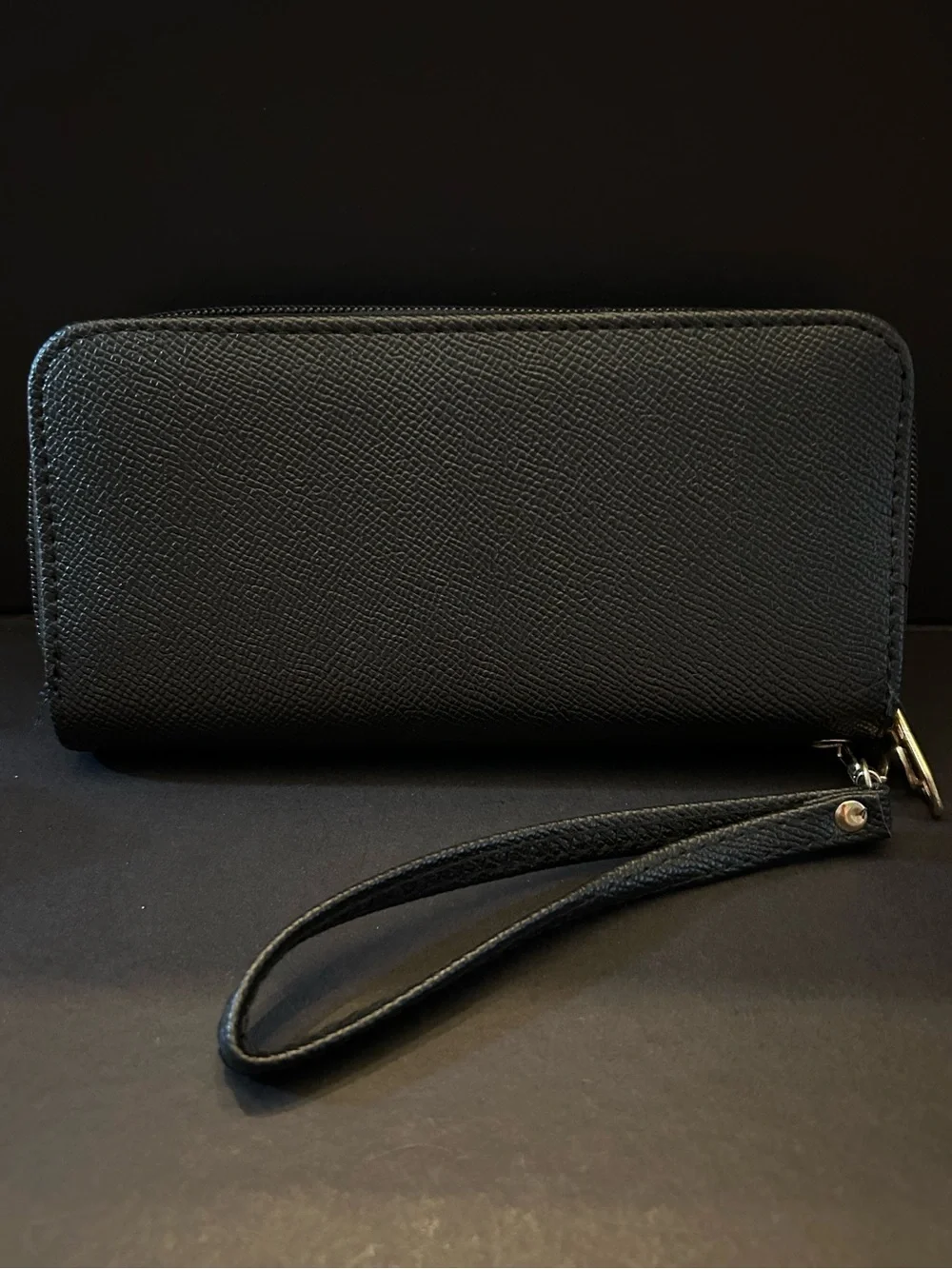 Spacious Unisex Black Double Zip-Around Wallet with 6” Wrist Strap NWOT
